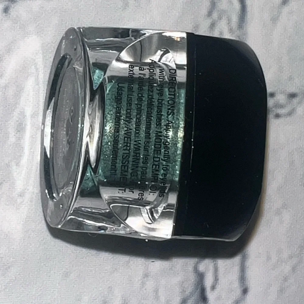 Younique Green Eyeshadow Shimmer Pigment-Dignified